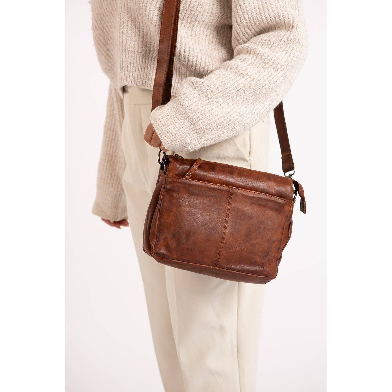 'June' Leather Shoulder Bag - Cognac