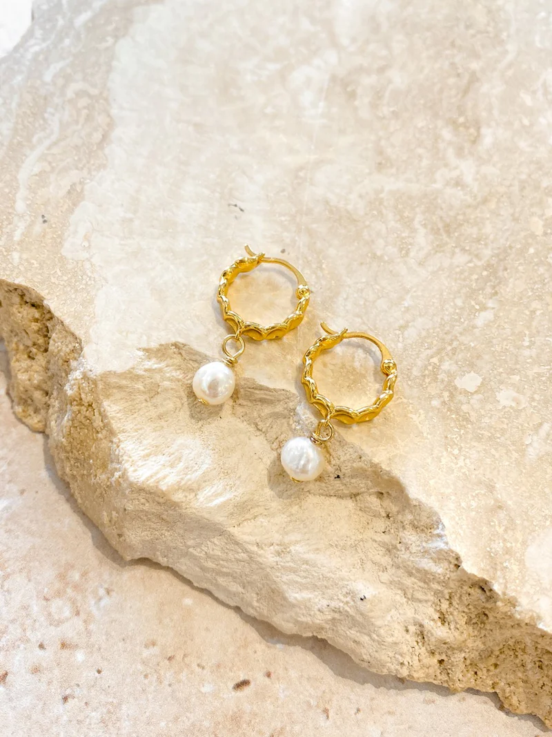 Vintage Pearl Earrings - Gold